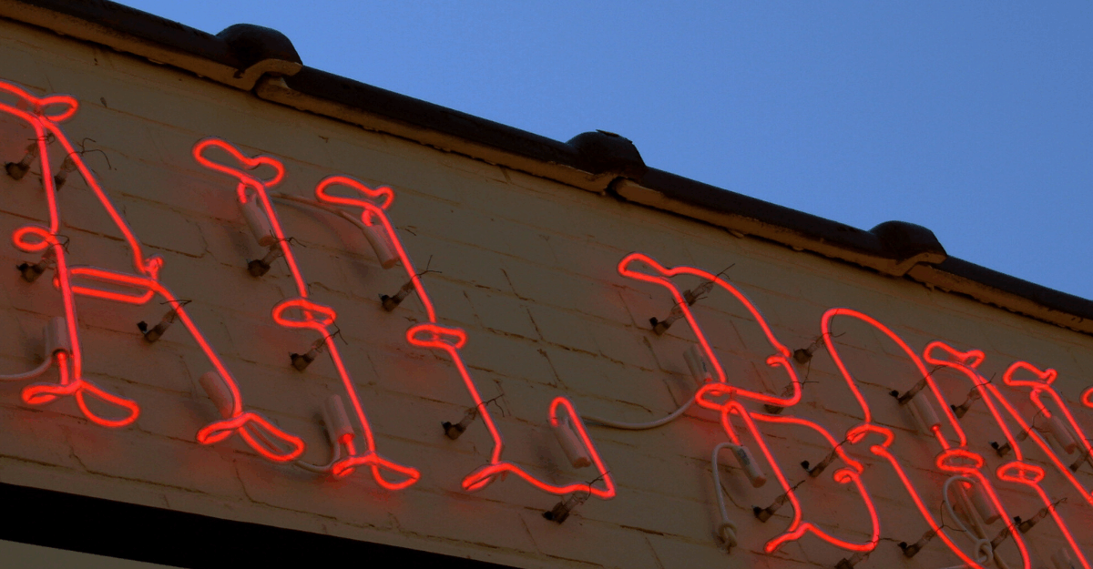 bail bonds neon sign